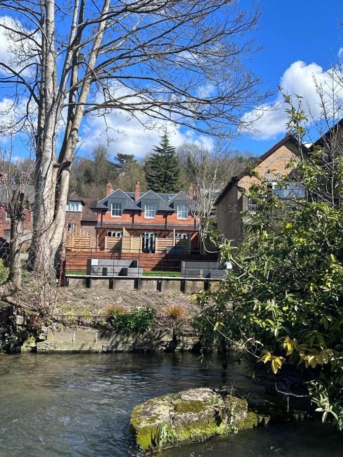 Beautiful House On The River Itchen Villa Winchester Bagian luar foto