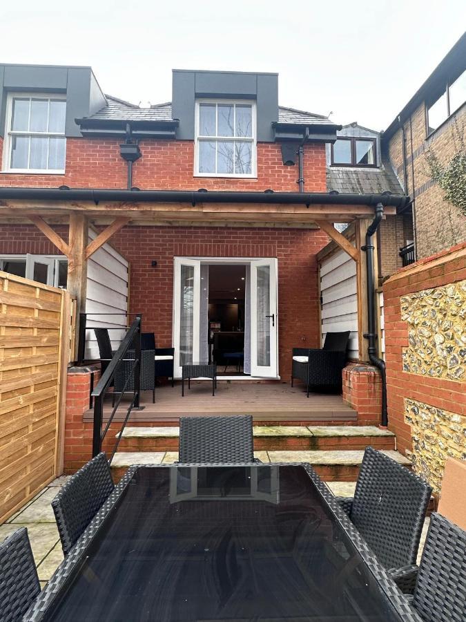 Beautiful House On The River Itchen Villa Winchester Bagian luar foto